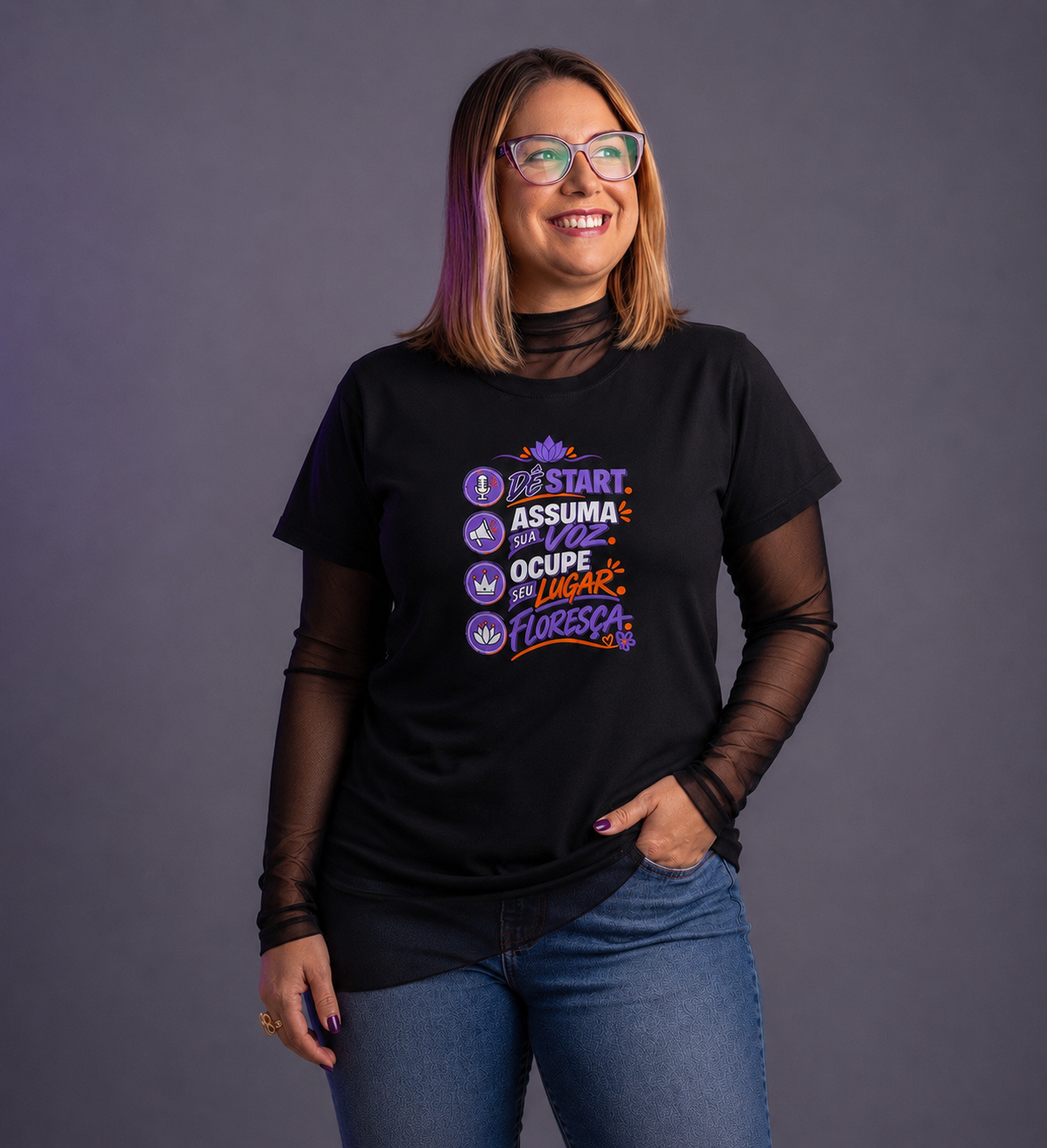 Priscilla Cruz com camiseta FLORESÇA